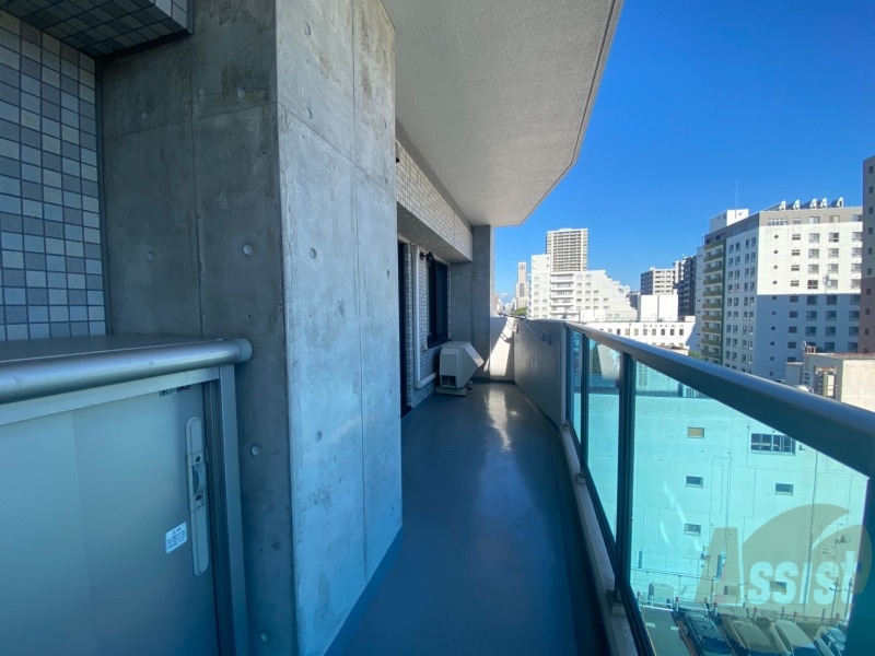 バルコニー　窓を開けると風通しも良く、気分も上がりそう！