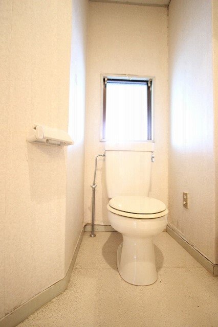 トイレ　同物件、別号室のものです。