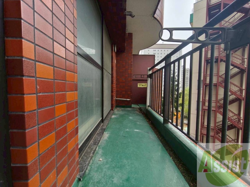 バルコニー　バルコニーです。洗濯物を干したり一息ついたりできますね！