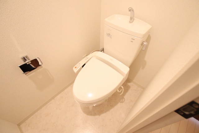 トイレ　※別室の参考写真の為、現況優先です。