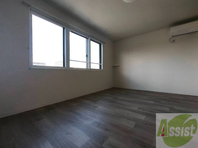 居室・リビング　エアコン付きで快適なリビングになっております！