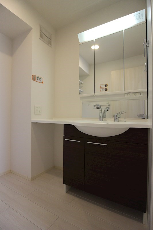 洗面設備　シャワー付き洗面台