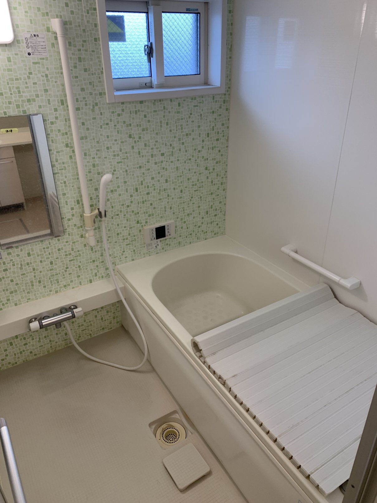 バス・シャワールーム　追焚き付のお風呂　シャワー付