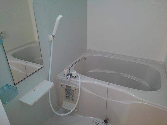 バス・シャワールーム　落ち着いた空間のお風呂です