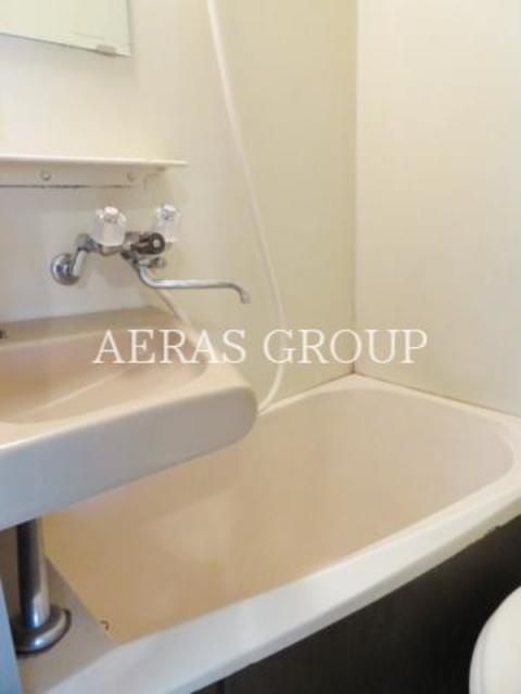 バス・シャワールーム　清潔感のあるお風呂です。