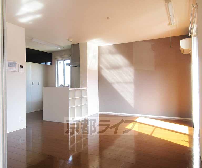 居室・リビング　採光の良いリビングです