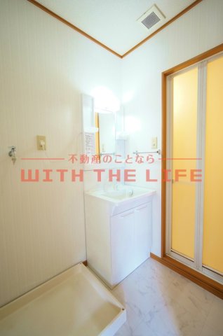 洗面設備　スペースが確保できる洗面所です