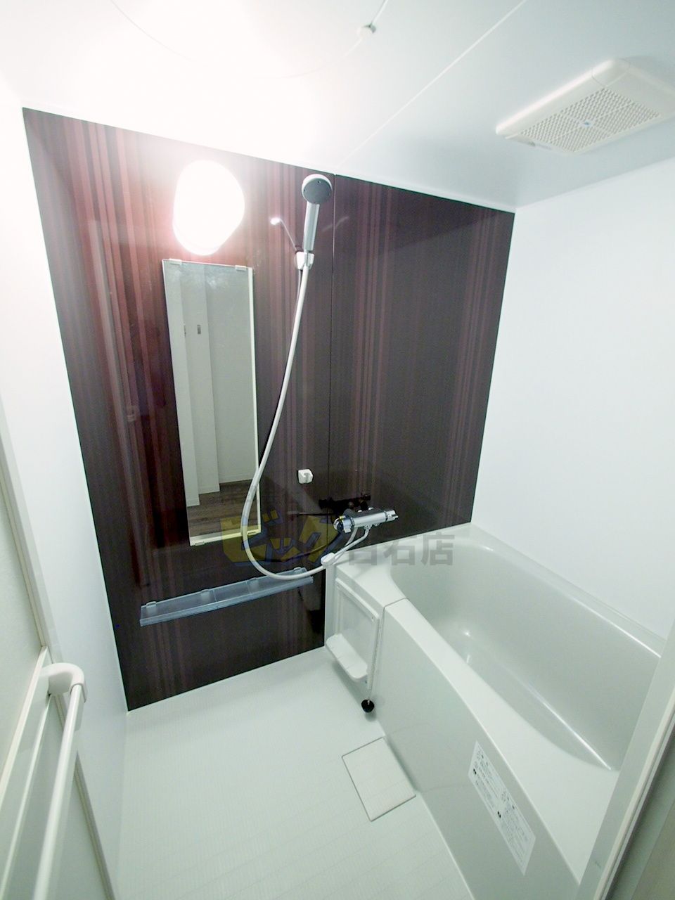 バス・シャワールーム　広々タイプのお風呂です♪