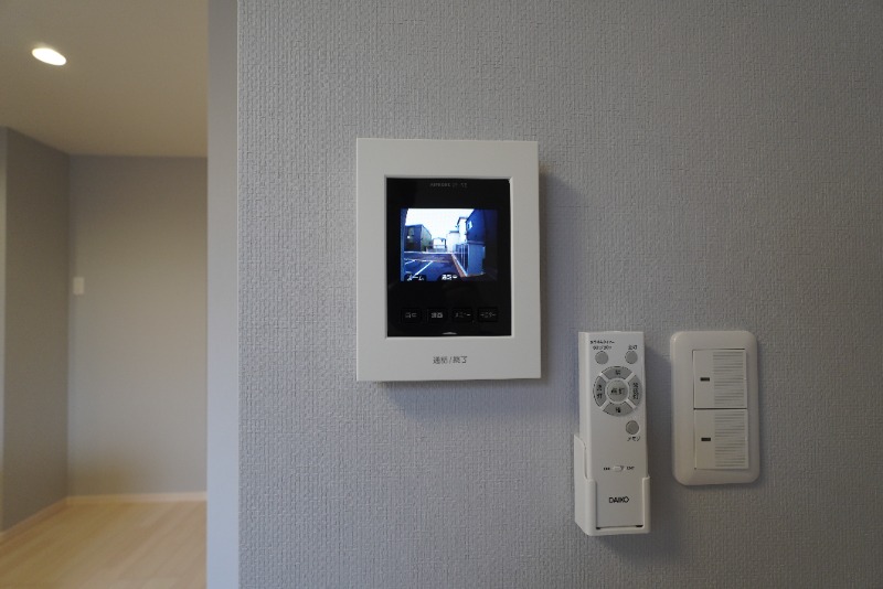 セキュリティ　モニター付きインターホン