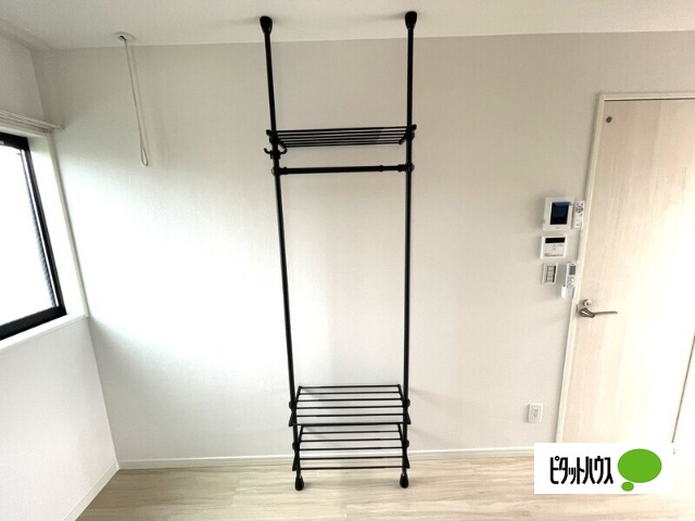 収納　パイプハンガー