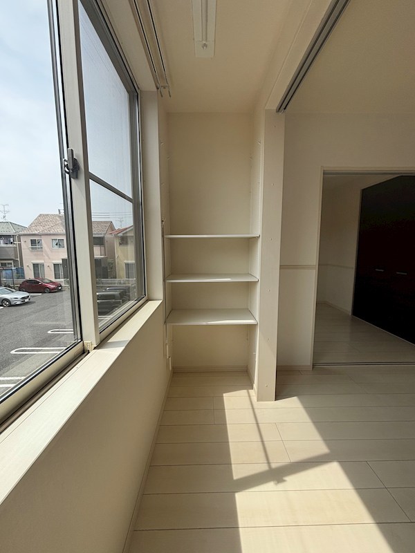 バルコニー　陽あたりの良いサンルーム