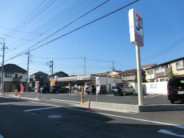 コンビニ　セブンイレブン 越谷登戸町店（コンビニ）まで587m