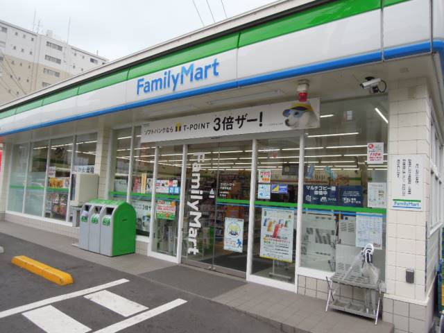 コンビニ　ファミリーマート平野甲突店（コンビニ）まで191m