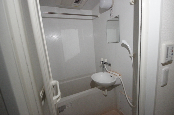 洗面設備　※他の号室の写真です。