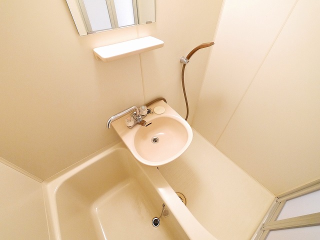 洗面設備　ゆったりとスペースのある洗面所