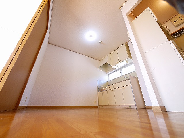 居室・リビング　こちらの居間で趣味の時間をお楽しみください