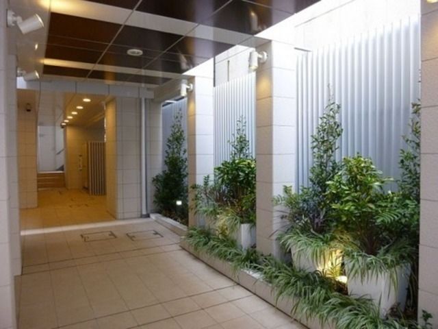 エントランス　オートロック付きエントランス