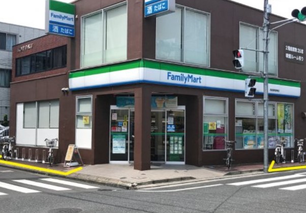 コンビニ　ファミリーマート 武蔵浦和駅東店（コンビニ）まで740m