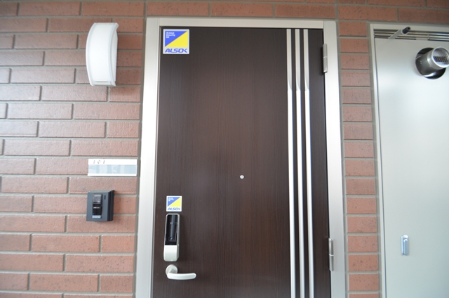 エントランス　玄関前