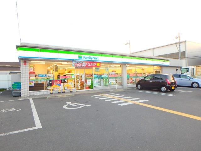 コンビニ　ファミリーマート（コンビニ）まで838m