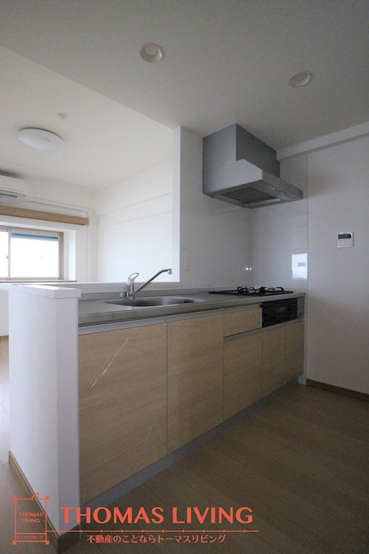 キッチン　フロアによってパネルの色が異なります。