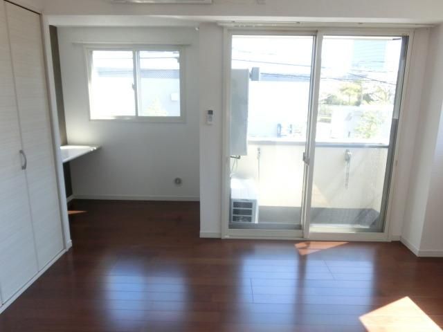 居室・リビング　日当たり良好の6.8帖洋室