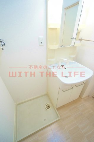 洗面設備　ゆったりとスペースのある洗面所