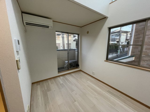 居室・リビング　他号室参考写真です。