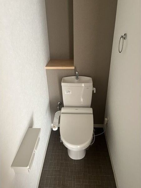 トイレ　※写真は同じマンションの違う部屋のものになります。