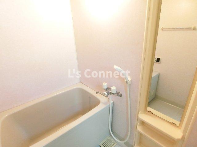 バス・シャワールーム　追焚き機能付きのお風呂。