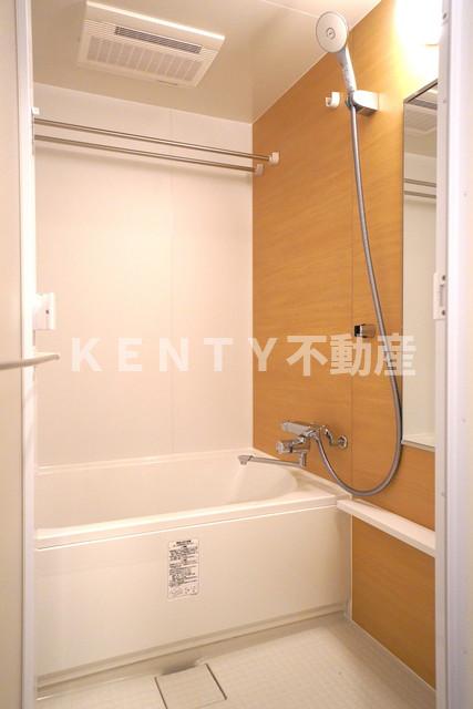 バス・シャワールーム　落ち着いた空間のお風呂です