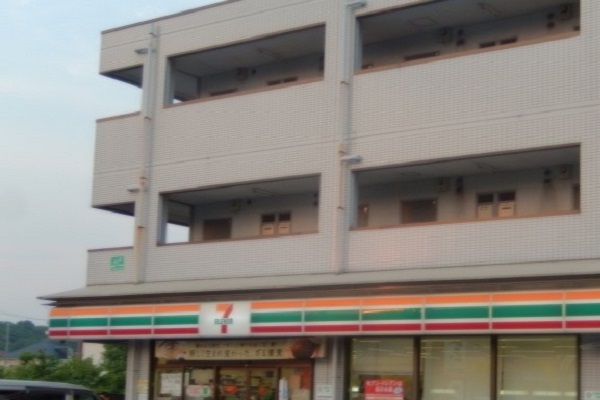 コンビニ　セブンイレブン（コンビニ）まで50m