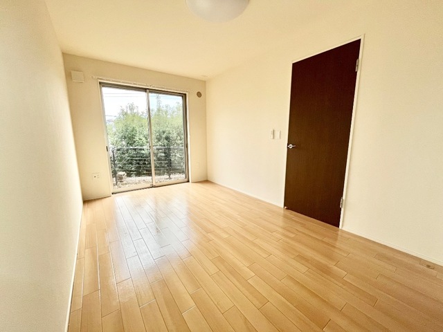 居室・リビング　こちらのリビングで趣味の時間をお楽しみください♪