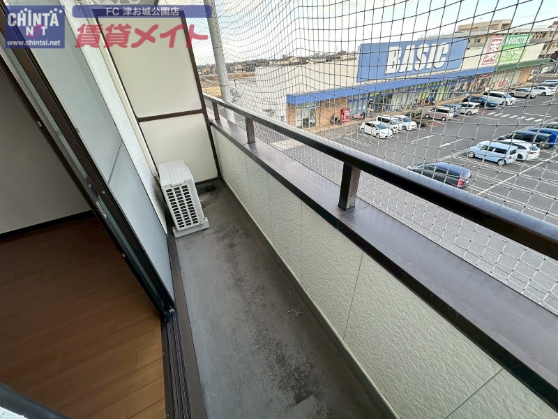 バルコニー　同物件別室画像