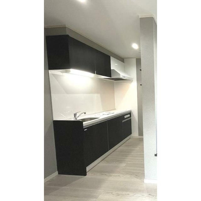 キッチン　リンドアカシア色のお洒落なキッチン！２口ＩＨキッチンなのでお