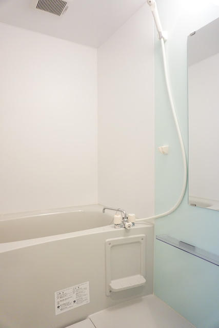 バス・シャワールーム　バストイレ別！湯船につかることで日頃の疲れを癒せます♪