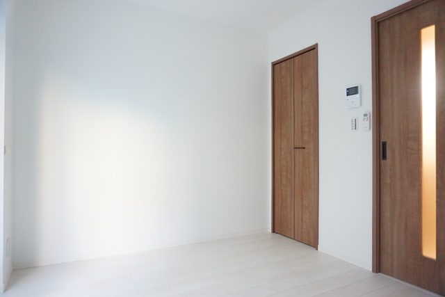 その他部屋・スペース　キッチンスペースとの間に扉があるので落ち着きますね☆