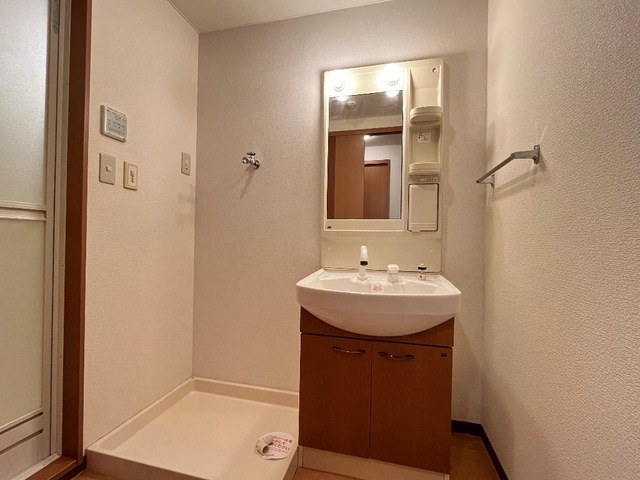 洗面設備　洗髪洗面化粧台、室内洗濯機置場