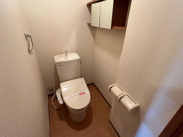 トイレ　収納付き、シャワー付き