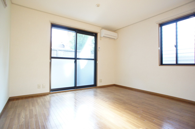 居室・リビング　２面採光なので、明るく風通しのよいお部屋です♪