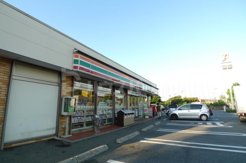 コンビニ　セブン-イレブン 流山青田店（コンビニ）まで520m