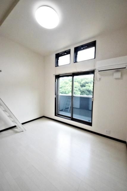 居室・リビング　★天井が高くて広々してます★