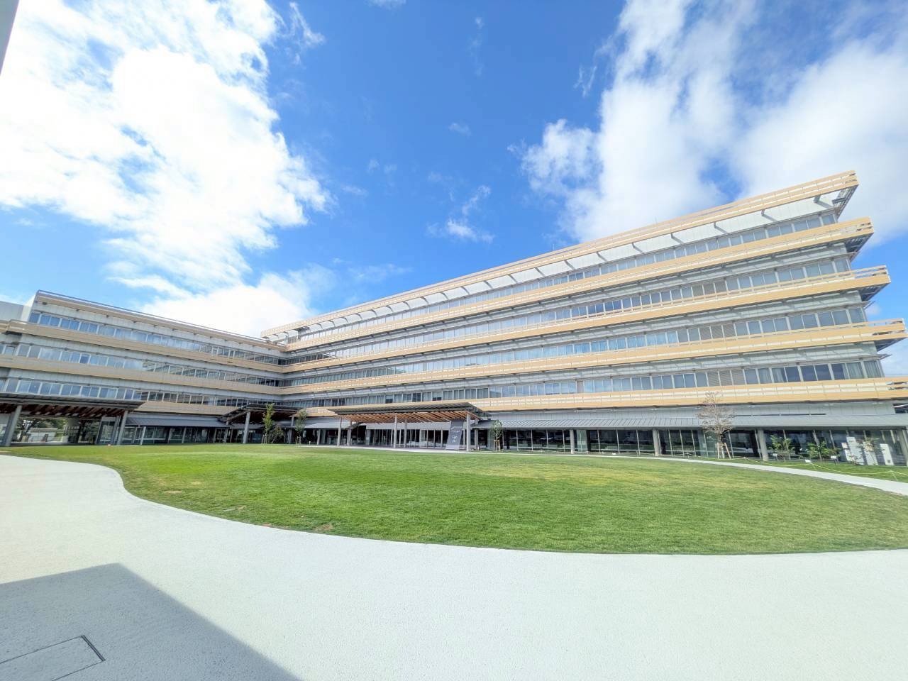 役所　伊丹市役所（役所）まで521m