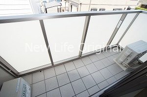 バルコニー　西側に面したバルコニー。午後に日差し入ります。