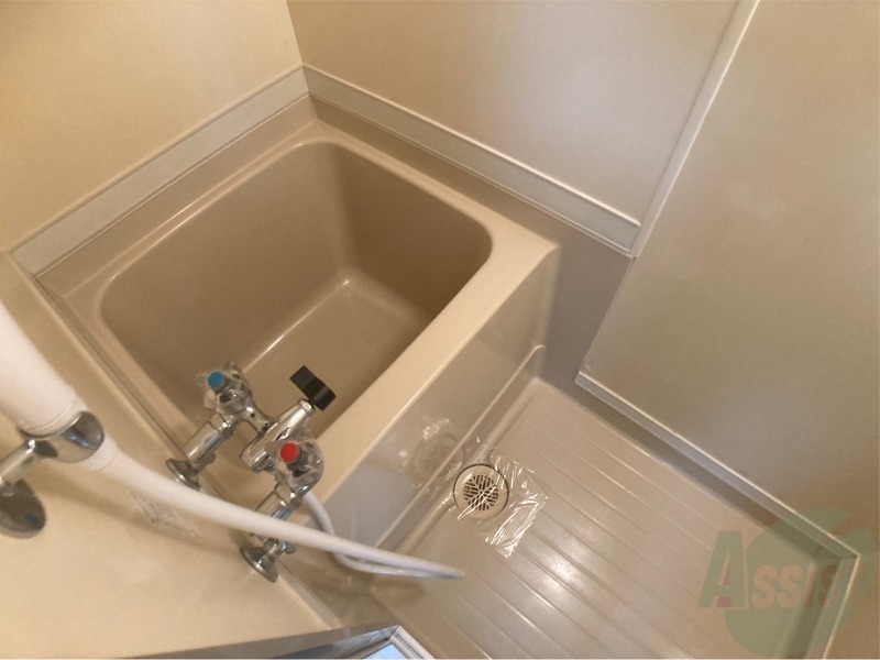 バス・シャワールーム　お風呂になります。一日の疲れを癒してくださいね。