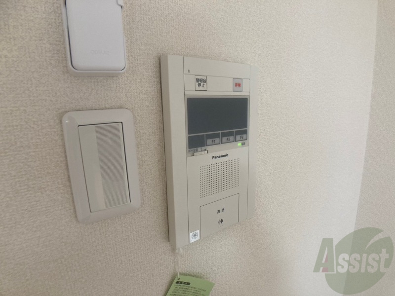 セキュリティ　ＴＶモニター付インターホンです。来客者の顔が見えるので安心！