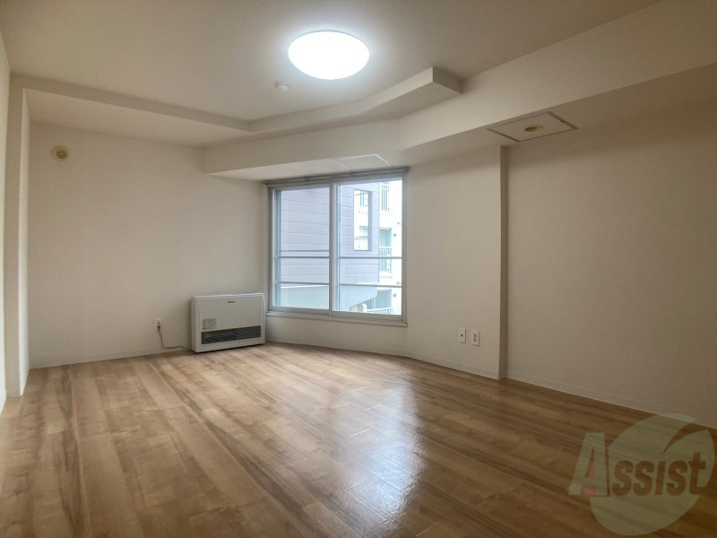 居室・リビング　リビングです。木目のフローリングが落ち着きますね。