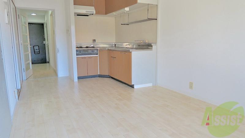 居室・リビング　使い勝手の良いリビングですね。ペットも喜ぶお部屋ですね