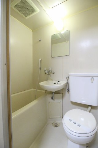 バス・シャワールーム　退去前のため、別部屋のお写真です。