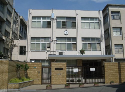 中学校　東三国中学校（中学校）まで206m